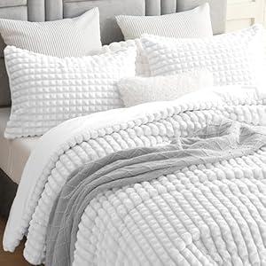 Plush & Plaid 3-Piece Queen Fluffy Fleece Comforter Set with 2 Pillowcases, Extra Soft Warm Winter Bedding Set for Men Women Kid, Thick Heavy-Weight Luxury Furry Bed Set for Boy Girl, White