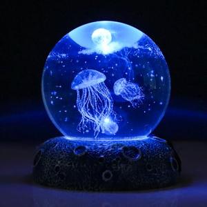 COQIRAUSEN Jellyfish 3D Crystal Ball Decor Figurine, 2.4inch Oceans Glass Ball Gifts for Women, Home Decorative Sculpture Display Keepsakes for Marine Organism Lover
