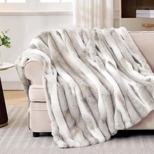 VFROO Plush Faux Rabbit Fur Throw Blanket  850GSM Thick & Warm, Ultra Soft Fluffy Blanket for Couch, Bed, Sofa, Ideal Gift for Women, 50"  60", Grey