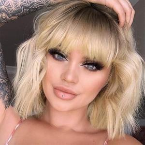 MISSQUEEN Short Blonde Wig with Bangs Synthetic Wavy Blonde Bob Wig Curly Heat Resistant Ombre Blonde Hair Wig for Women Daily Party Halloween Use