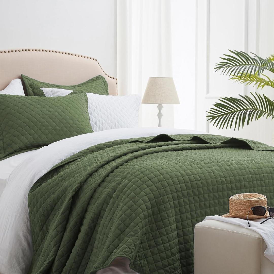 SunStyle Home Olive Green Queen Quilt Bedding Set, Lightweight Summer Blanket Bedspread, Full Queen Size Quilt, Luxury Durable Quilted Stitching Coverlet with 2 Pillow Shams Diamond All Seasons 3pcs