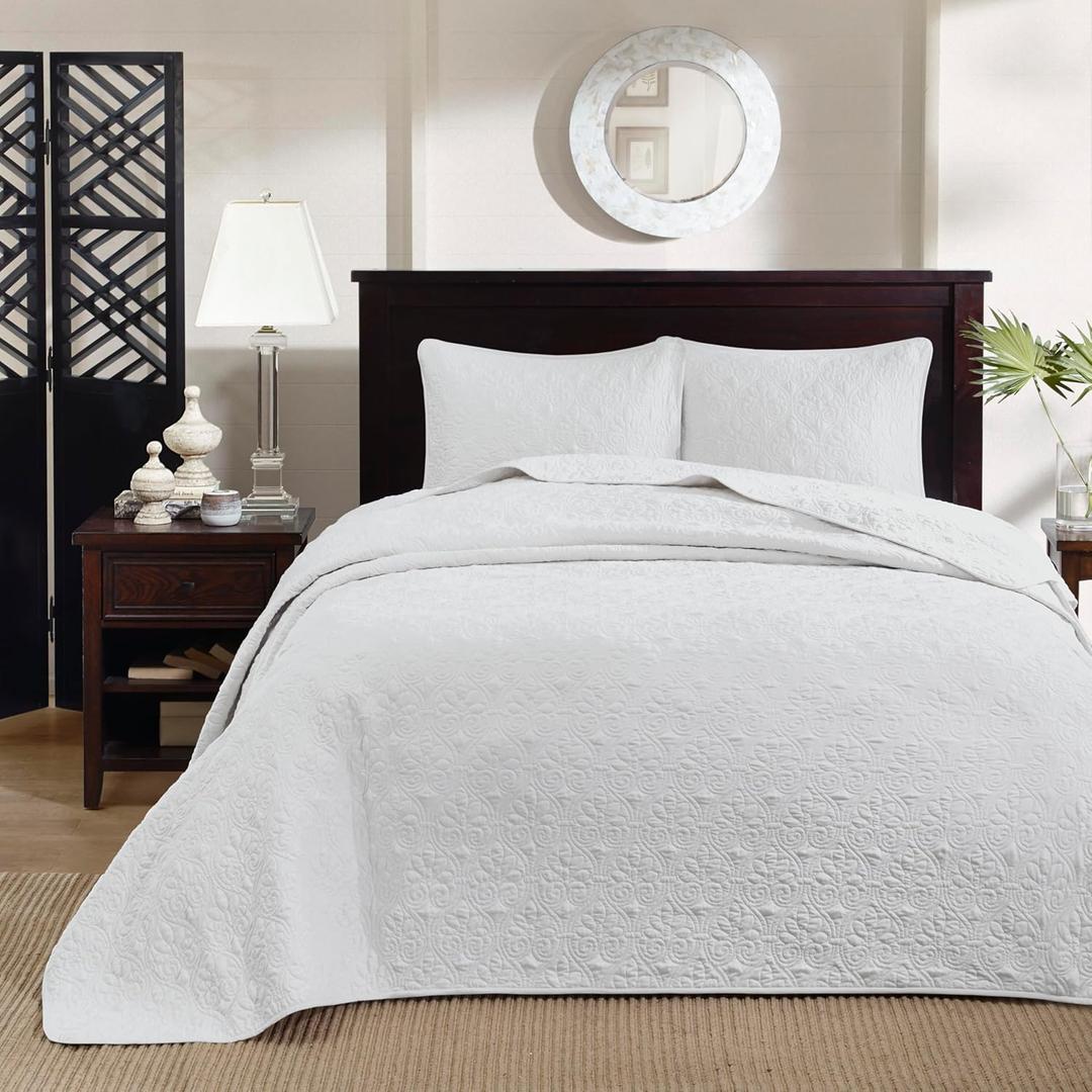 Madison Park Quebec Reversible Quilt Set Damask Design, Double Sided Stitching All Season, Lightweight Bedspread Bedding Set, Matching Sham, White, Oversized King(120"x118") 3 Piece
