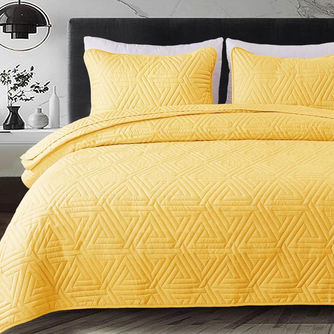 Whale Flotilla Soft California King Size Quilt Set for All Seasons, 3-Piece Ultrasonic Bedding Set, Lightweight Reversible Bedspread, Coverlet, Bed Cover with 2 Pillow Shams, Yellow