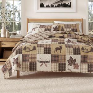 Great Bay Home Lodge Bedspread Twin/Twin XL Size Kid's Quilt Set with 1 Sham. Cabin 2-Piece Reversible All Season Quilt Set. Rustic Quilt Coverlet Bed Set. Redwood Collection. (Deer & Leaf Patchwork)