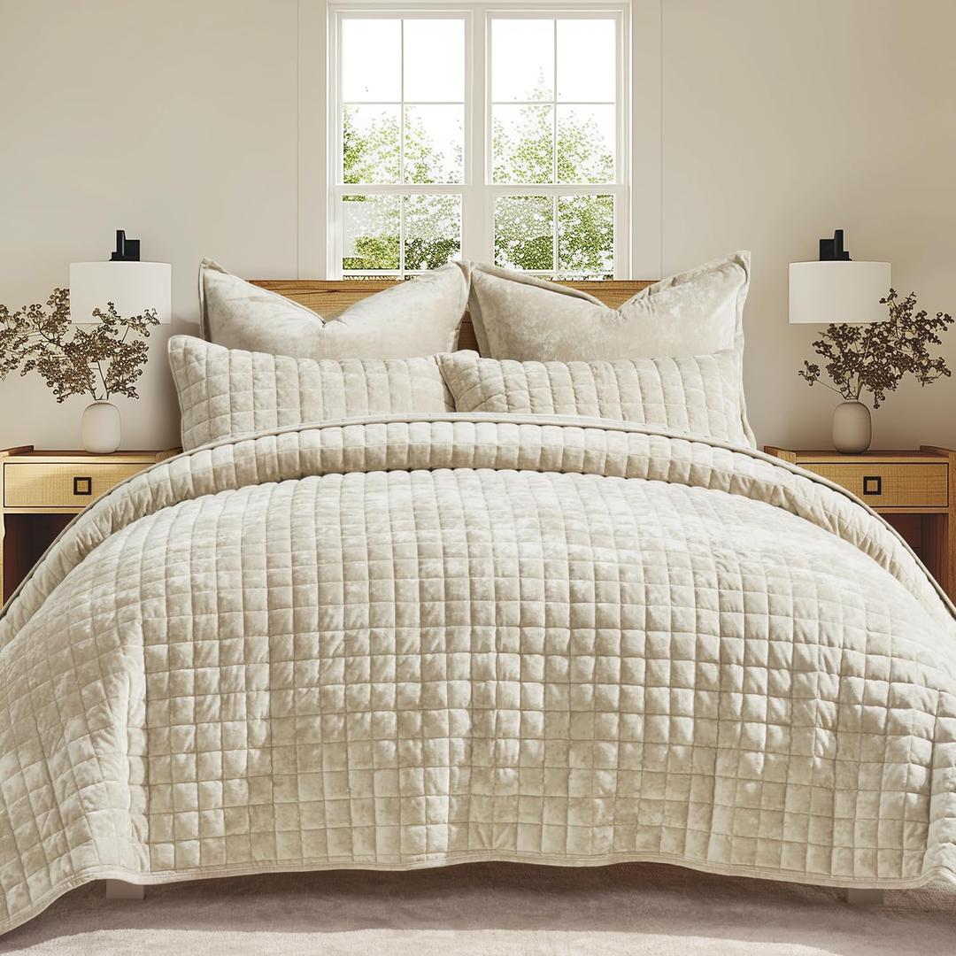 RECYCO Luxury Velvet Quilt Set, Oversized California King 118"x106", Beige