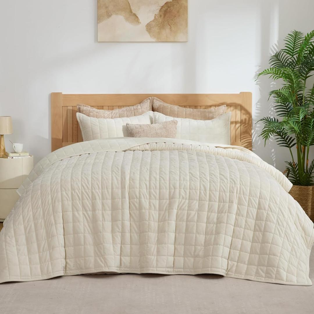 BEDELITE Velvet Quilt Set Queen Size - Luxury Velvet Comforter Bedding Set 3 Pieces, Soft Cozy Cream White Oversized Bedspread Coverlet for All Seasons with 2 Pillow Shams