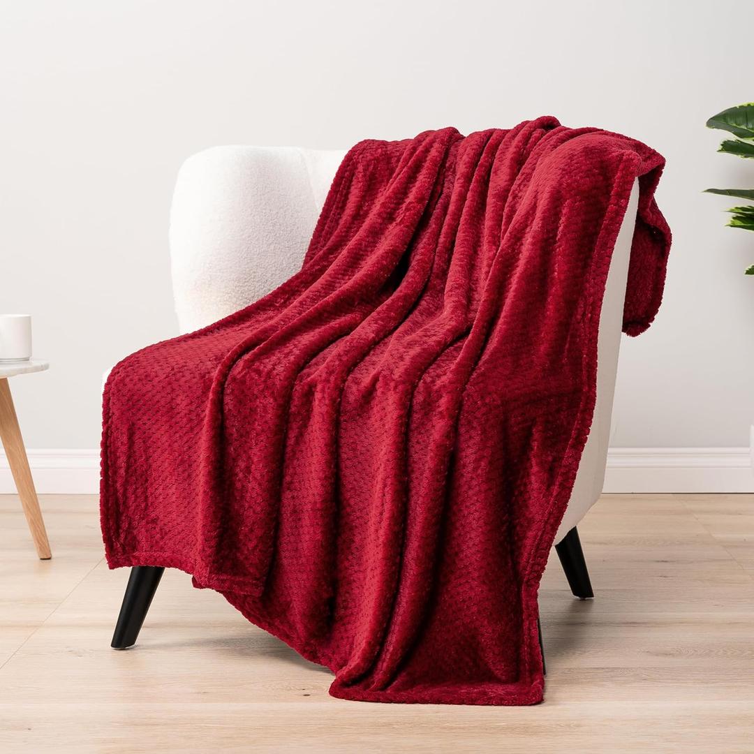 PAVILIA Maroon Red Throw Blanket for Couch Bed, Soft Fleece Throws for Sofa Chair, Fuzzy Waffle Textured Blanket, Cozy Warm Lightweight All Season Blanket Throw, 50x60