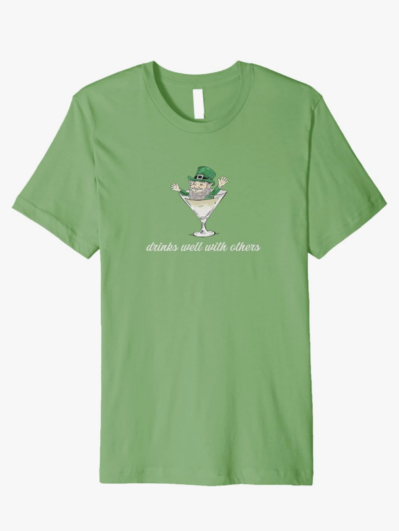 GILDAN Drinks Well With Others Funny Leprechaun Martini Cocktail Premium T-Shirt,L