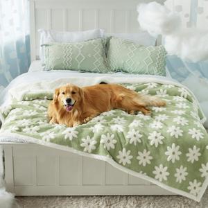 LE SURE Waterproof Dog Blanket for Large Dogs - Washable Double Sided Dog Blankets with Warm Jacquard Shag and Soft Sherpa Fleece, Pet Cat Blanket for Bed Protection, 3D Textured Cloud, Green (Twin(60x80"), Flower Garden Green)
