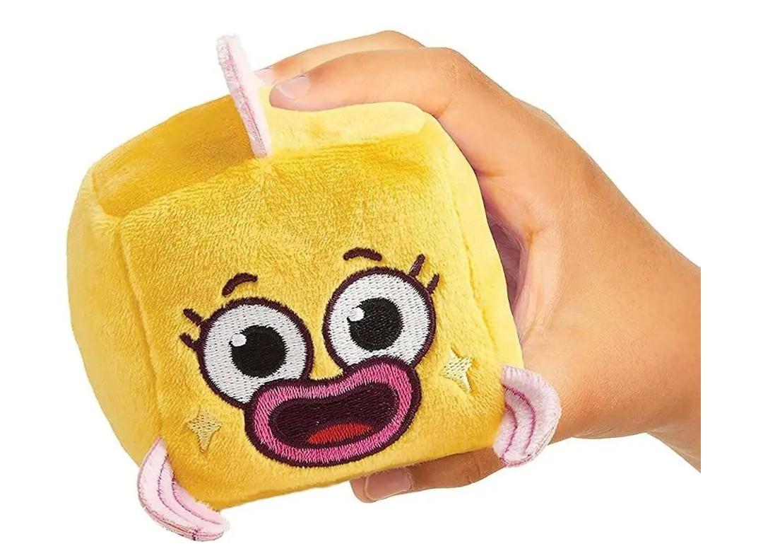 Pinkfong Baby Shark Goldie Plush Cube with Sound