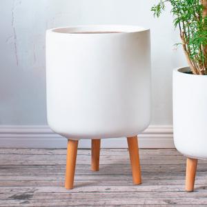 Modern  Tribeca Tripod Pot, Size 8.5x14"