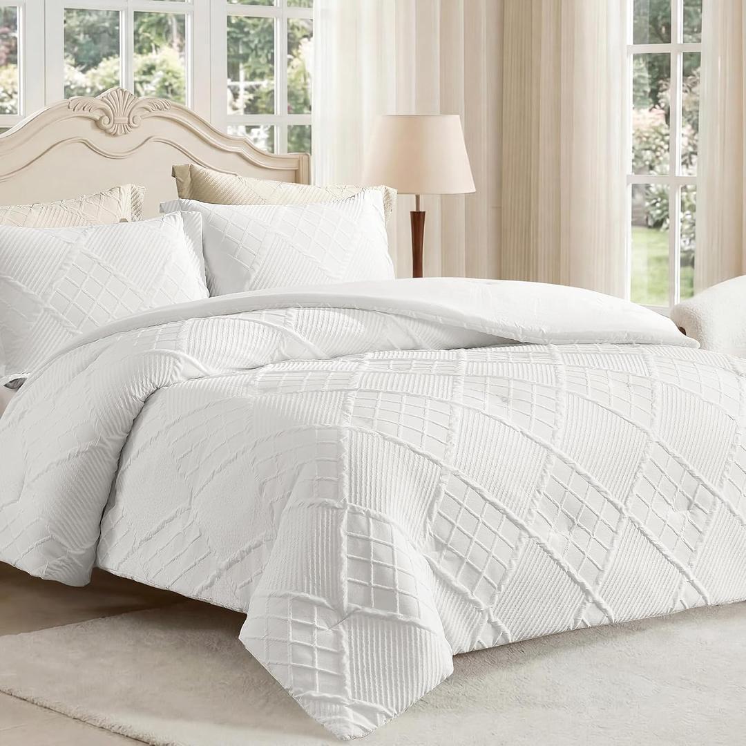 Amlie Home Queen Comforter Set, 3 Piece White Jacquard Bedding Set with 2 Pillow Cases, Soft Microfiber Diamond Design, Lightweight All-Season for Bedroom & Dorm