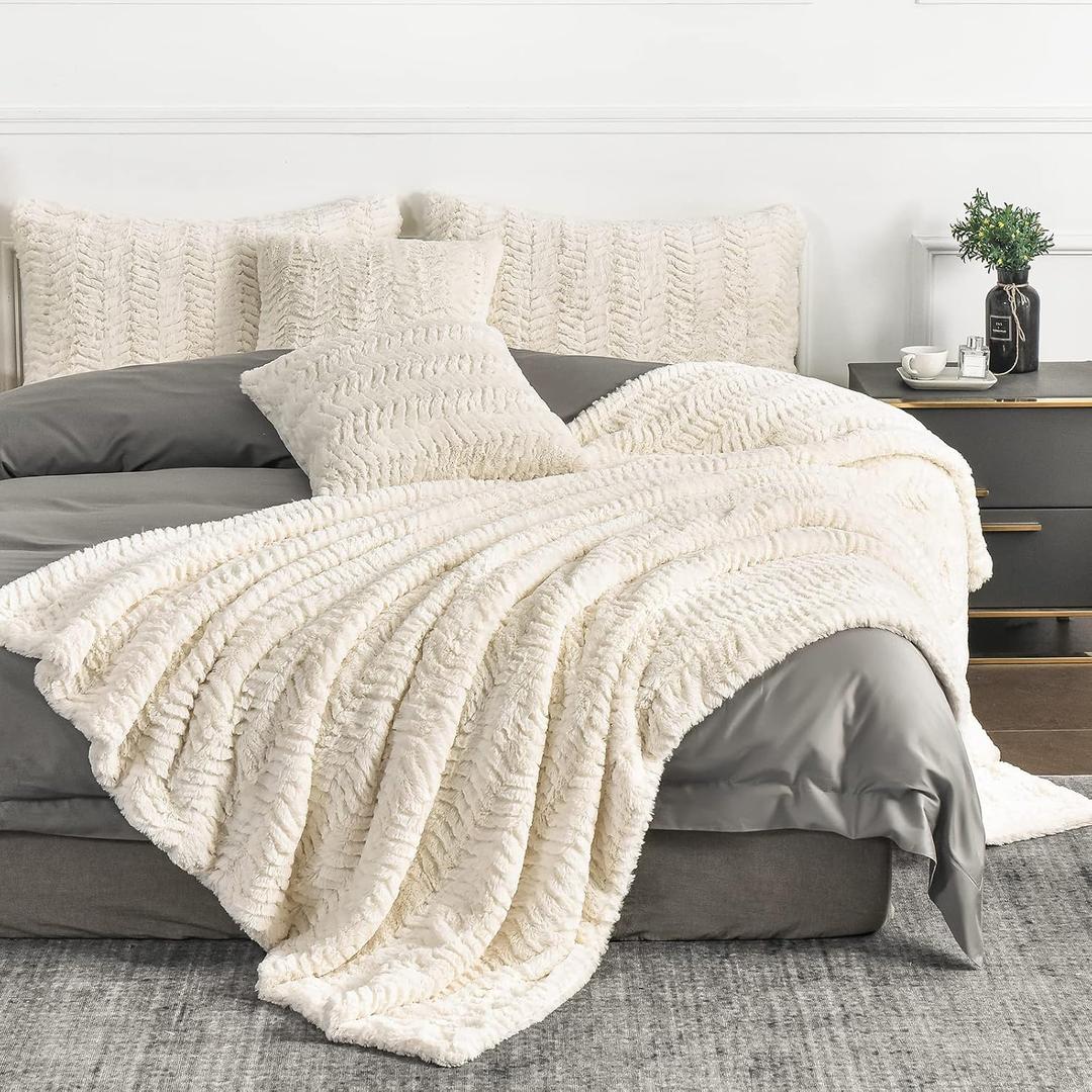 YUSOKI Luxury Faux Fur Blanket for Twin XL Bed 2 Layers, 5.2 Lb, All Ages,Home Decoration Without Pillows (Ivory,63" x 90")