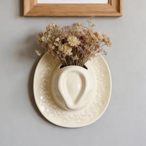 Ceramic Cowboy Hat Vase - 8.2" Beige Handmade Hanging Flower Planter, Western Boho Room Decor & Coastal Cowgirl Aesthetic Wall Art for Home Decor
