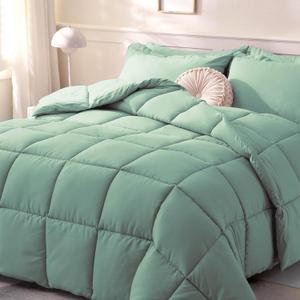 DOWNCOOL Comforters Oversize King Size, Duvet Insert,Sage Green All Season Duvet, Lightweight Quilt, Down Alternative Hotel Comforter with Corner Tabs (Sage Green, Oversize King 116x98 Inches)