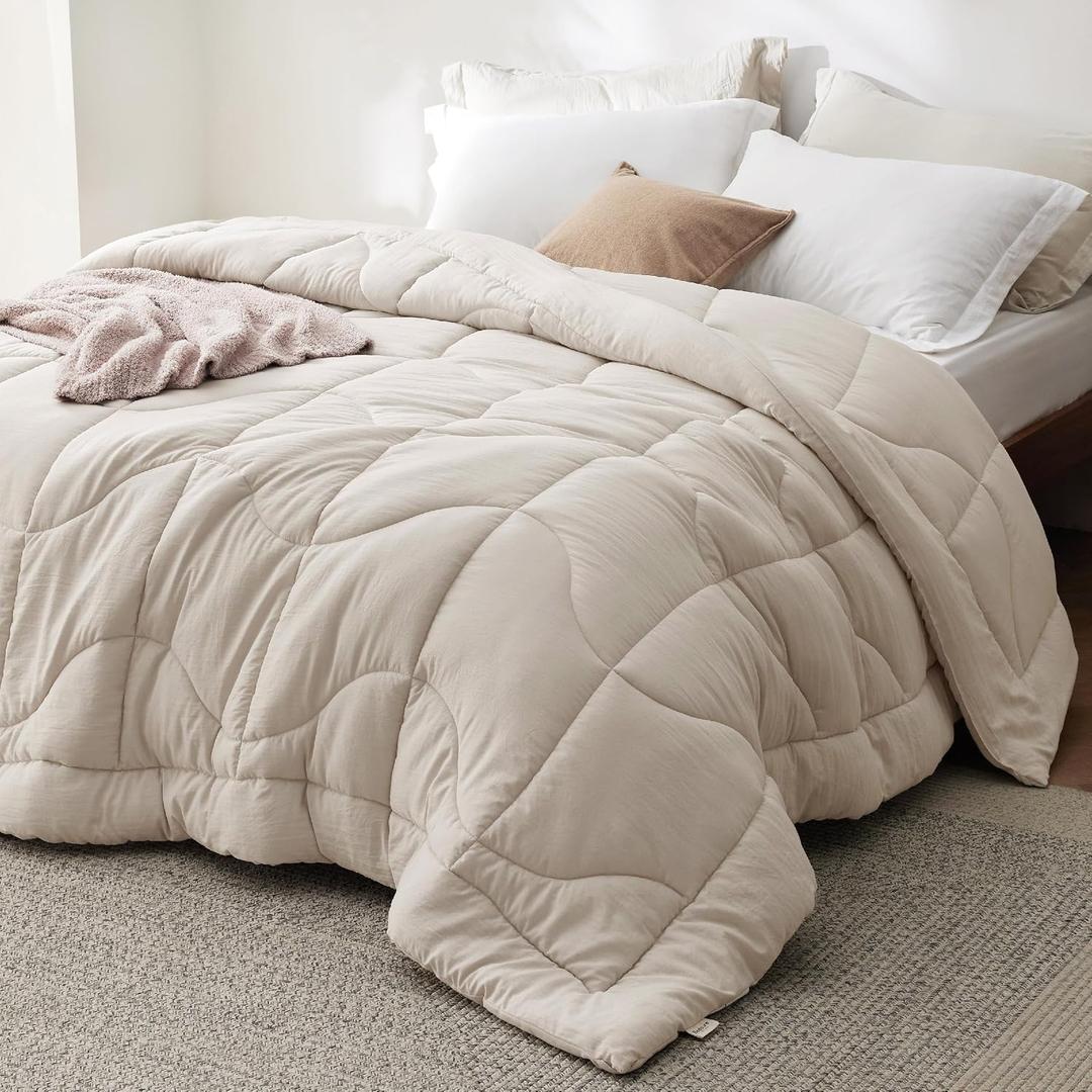 Bedsure Comforter King Size - King Comforter for All Season, Ultra-Soft Quilted Down Alternative Comforters Prewashed Duvet Insert, Blanket for Bed with 4 Tabs, Machine Washabl, Linen, 90x102 in