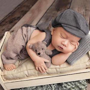 Ylsteed Newborn Boy Photoshoot Outfits 2Pcs Newborn Photography Outfits Girl Baby Photography Props Newborn Gentleman Suit Photography Outfits Boy Suspender Pants with Beret 0-3 Months (Coffee Color)