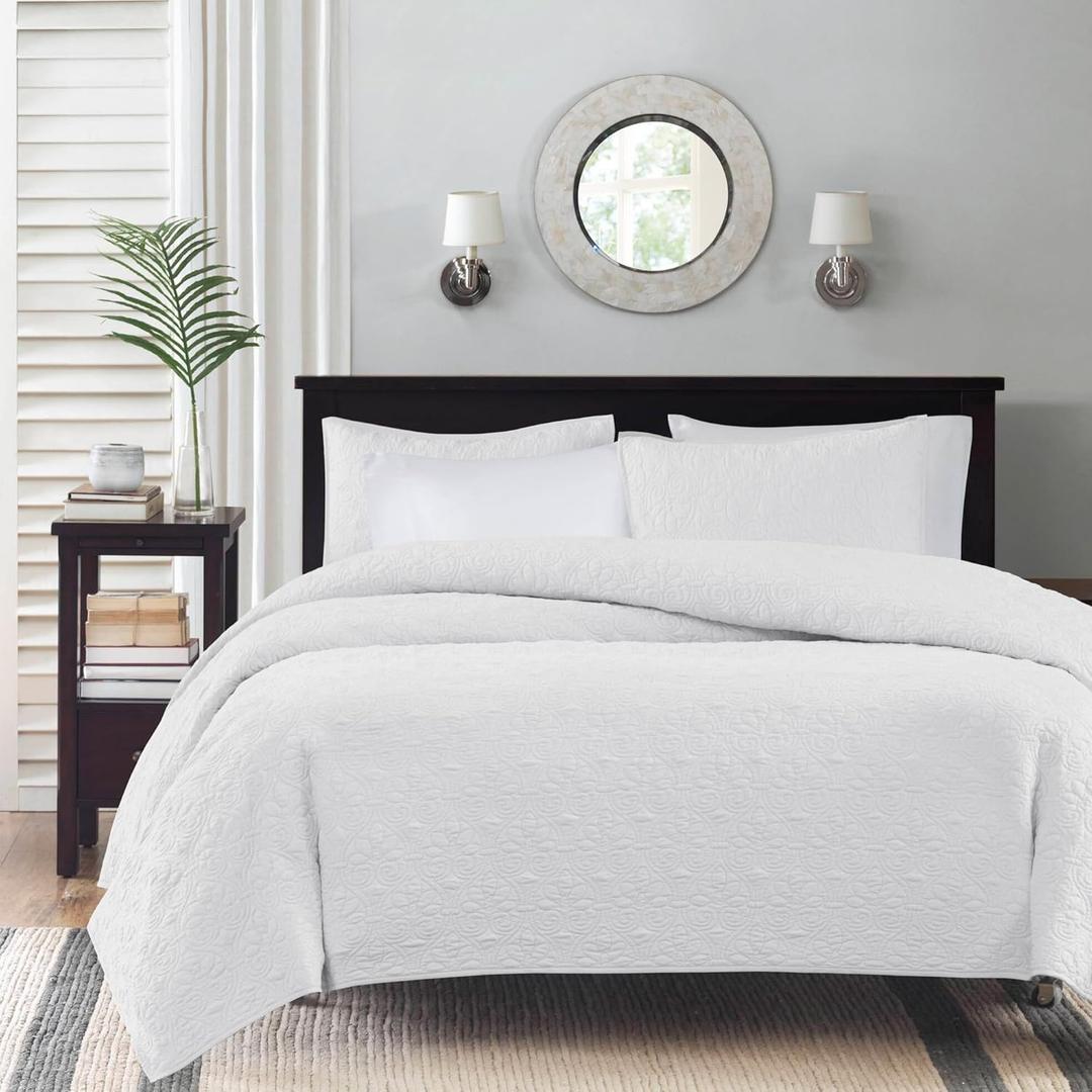 Madison Park Quebec Dusty Pale White 3-Piece Quilted King Coverlet SetFor King or Cal King Bed Ideal For Warm Climate Room Dcor or Add-on For Extra Warmth
