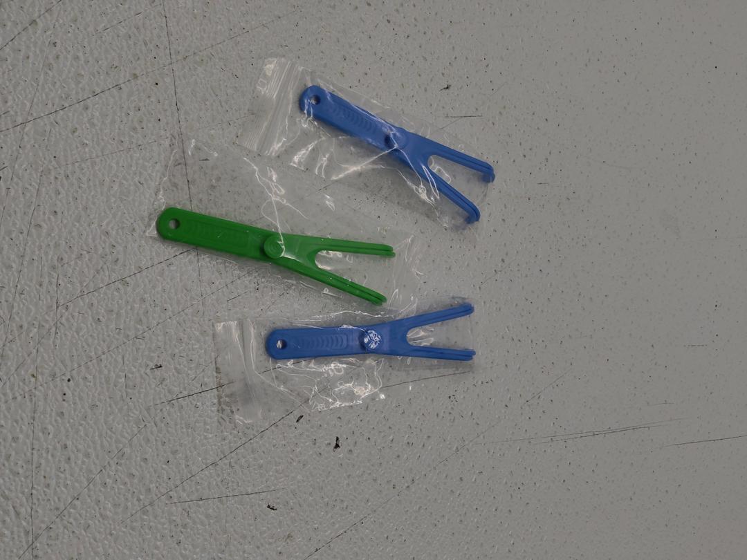 Chengu 3 Pieces Dental Floss Holder Reusable Flosser Reusable Floss Handle Holder Flossmate Handle for Oral Clearing (Blue, Green)