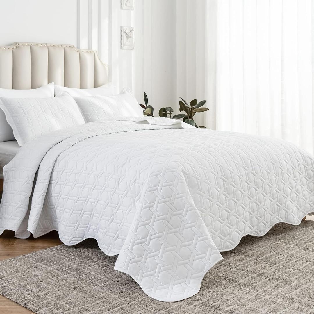 Auemtyn King Size Quilt Set 3 Pieces, Soft Lightweight Summer Bedspread, Reversible Microfiber Bed Coverlet for All Seasons, White, Geometric Pattern (1 Quilt, 2 Pillow Shams)