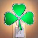 Meonum St Patrick Night Light Plug into Wall, Acrylic Irish St Patrick Day Night Light Decorative for Bedroom, Bathroom, Living Room and Hallway, Holiday Lamp by C7 LED Bulb (Shamrock)