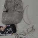 5 Pcs Old Lady Wig Costume Set - Grey Grandma Wig with Wig Cap, Granny Glasses, Eyeglass Chain, Pearl Necklace for Halloween Cosplay Dress Up Party