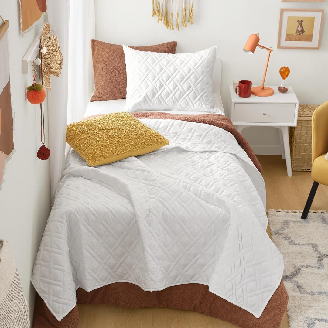 Comfort Spaces Twin Quilt Set Modern Reversible Diamond Coverlet Twin Bedding Set Cozy Quilted Winter Layer, All Season Lightweight Soft Twin Size Quilt, Kienna, Twin/Twin XL White Diamond 2 Piece