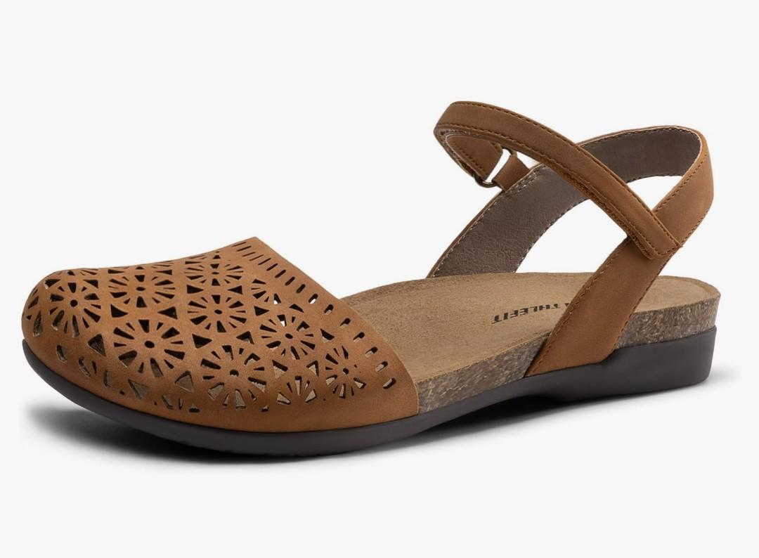 Athlefit Women's Closed Toe Sandals Comfort Cork Footbed Arch Support Flat Sandals, Size 7