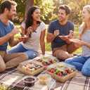 Vesici 153 Pieces Small Charcuterie Boxes with Clear Lids 4.72 Inch Kraft Paper Mini Charcuterie Box, 2 oz Plastic Containers for Dessert Sauce Sandwich Cookie Sushi Cake Slice Strawberries