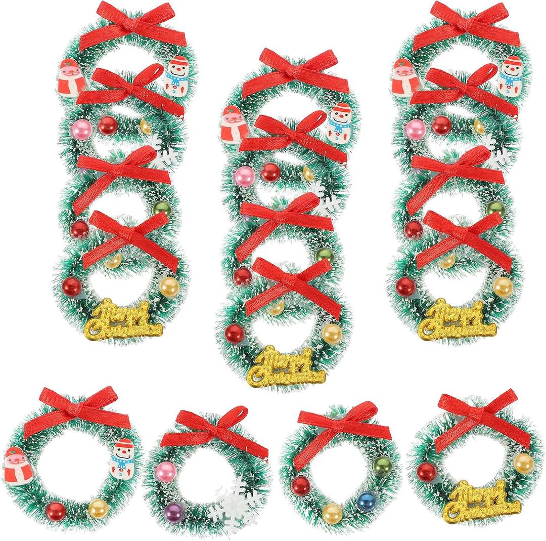 20pcs Mini Christmas Wreath: 1.57X1.57X0.51in Miniature Xmas Tree Frost Sisal Hanging Artificial Ornaments for Dollhouse Embellishments Decoration Winter