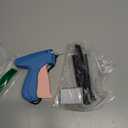 Stitch Gun for Clothes - Handheld Stitch Gun Quick Clothing Fixer - Tagging Gun - Includes 6 Needle, 1000 Black Fasteners & 1000 White Fasteners 