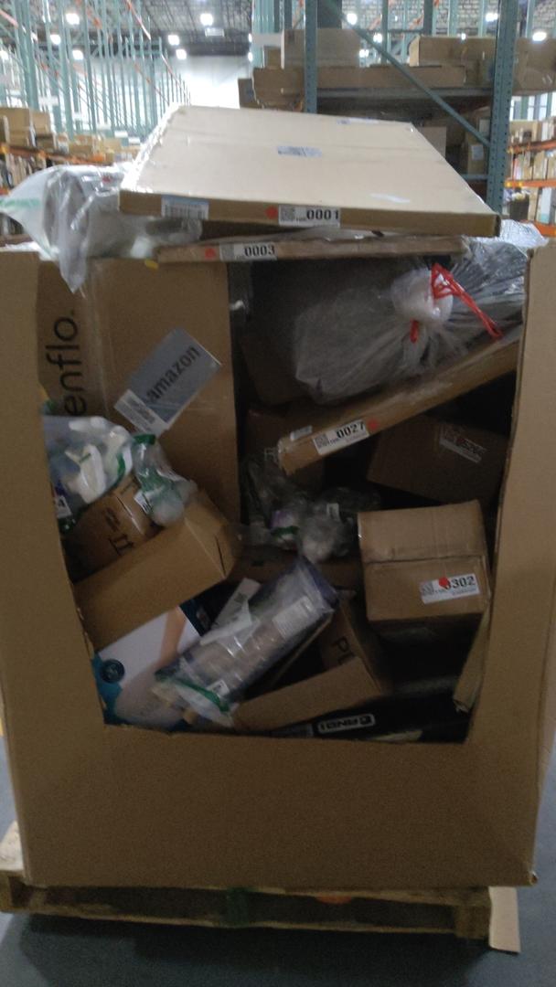 Pallet of salvage items