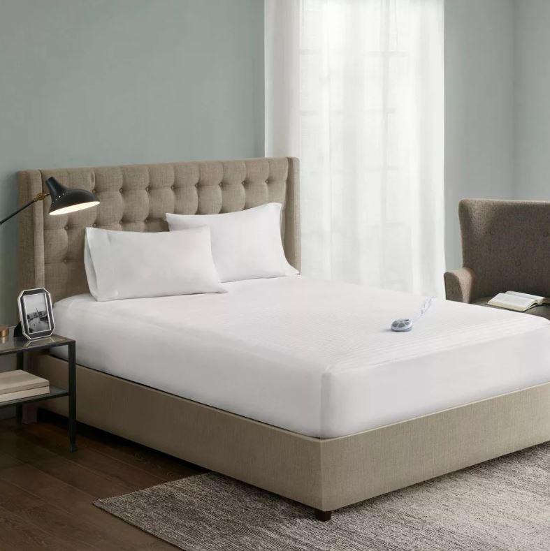 Serta Multi-Zone Heated Mattress Pad  Dual Controllers for Personalized Body & Foot Warmth, 10 Heat Settings, Auto Shut-Off, Soft Microfiber, Machine Washable, 15" Deep Pocket  Queen Size (White)