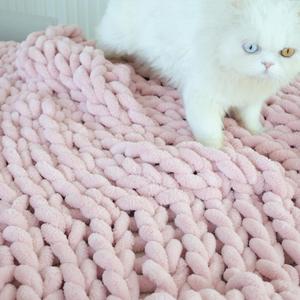 Maetoow 30X40 Inch Chenille Chunky Knit Blanket Throw, Handmade Warm & Cozy Blanket Couch, Bed, Home Decor, Soft Breathable Fleece Banket, Christmas Thick and Giant Yarn Throws, Light Pink