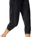 SPECIALMAGIC Women's Capri Pants Cropped Joggers with Pockets Elastic Waist Drawstring Capri Sweatpants (Black, M)