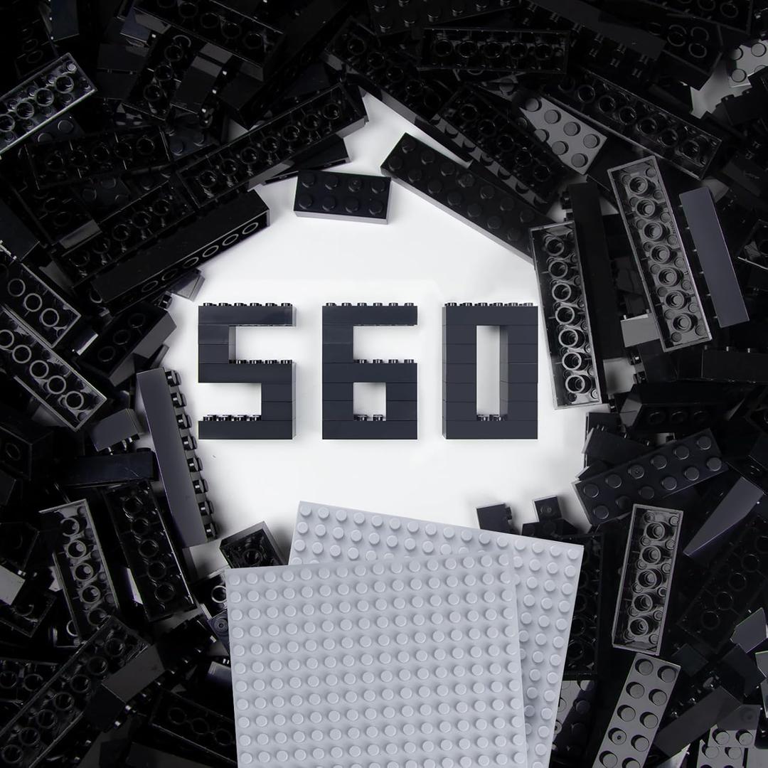 Cabeeskii 560 Pieces Black Classic Building Blocks Bulk with 2 Base Plates, Building Bricks in 7 Size, Compatible with All Major Bricks, for Kids & MOC Lovers