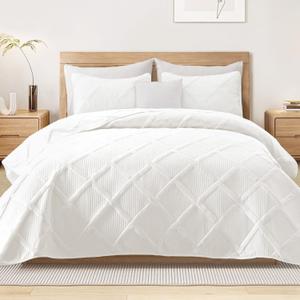 Exclusivo Mezcla King Size Quilt Set with Modern Striped Pattern, 3 Pieces Summer Lightweight White Quilts Bedding Set, Soft Bedspreads Coverlets for All Seasons (King (104"x96"))