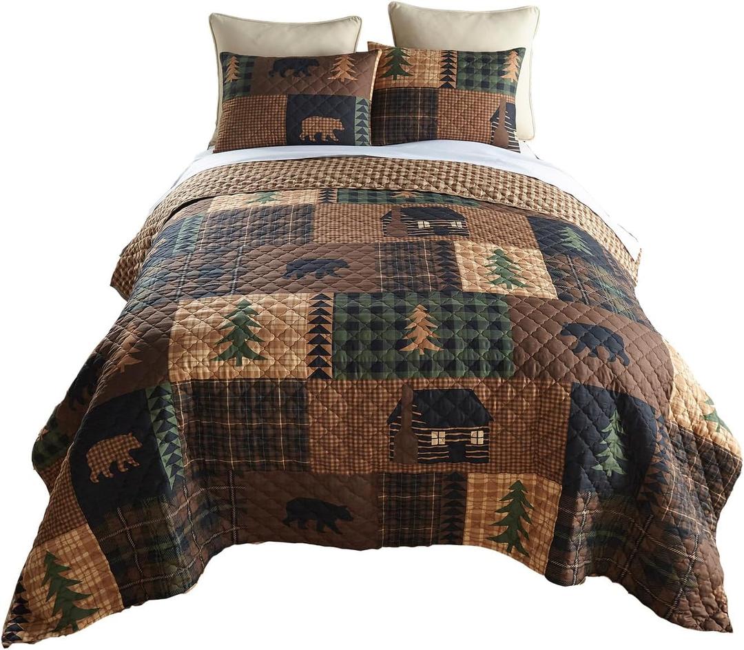 Donna Sharp King Bedding Set - 3 Piece - Brown Bear Cabin Lodge Quilt Set with King Quilt and Two King Pillow Shams - Machine Washable