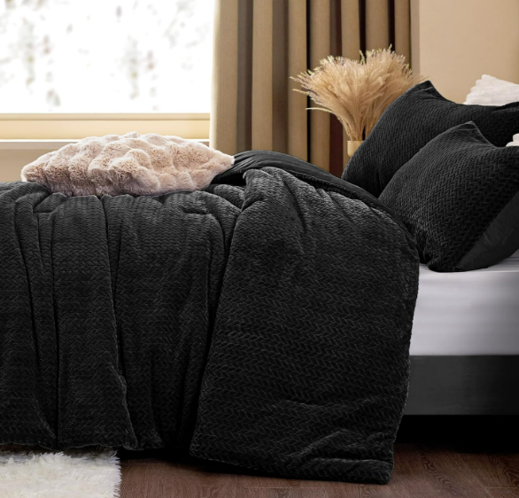 Fluffy Queen Comforter Set - Furry Black Leaves Pattern Faux Fur Bed Set, Winter Ultra Soft Fuzzy Comfort Set, Velvet Bedding Set for Bed with 2 Pillow Cases