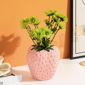 Strawberry Vase for Flowers, Dusty Pink Ceramic Fruit Vase, Strawberry Shaped Planter Pot with Green Leaves and Black Seeds for Table Centerpiece, Home Spring Kitchen Decor (Height--5.7)