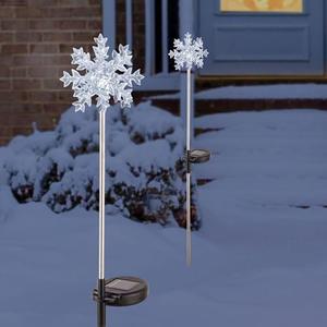 Alpine Corporation 33" Tall Solar 3D Snowflake Garden Lawn Stakes with LED Lights, Set of 4 Outdoor Christmas Holiday Decor, White