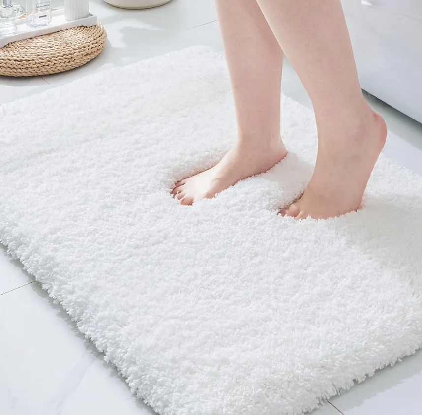 ILANGO White Bathroom Rugs 24" × 17" Small Non Slip & Super Absorbent Extra Thick Soft, Washable Bath Mat for Floor, Non Shedding Microfiber Plush Shaggy Bath Rug for Bathtub Shower Room Sink, 2 pack.