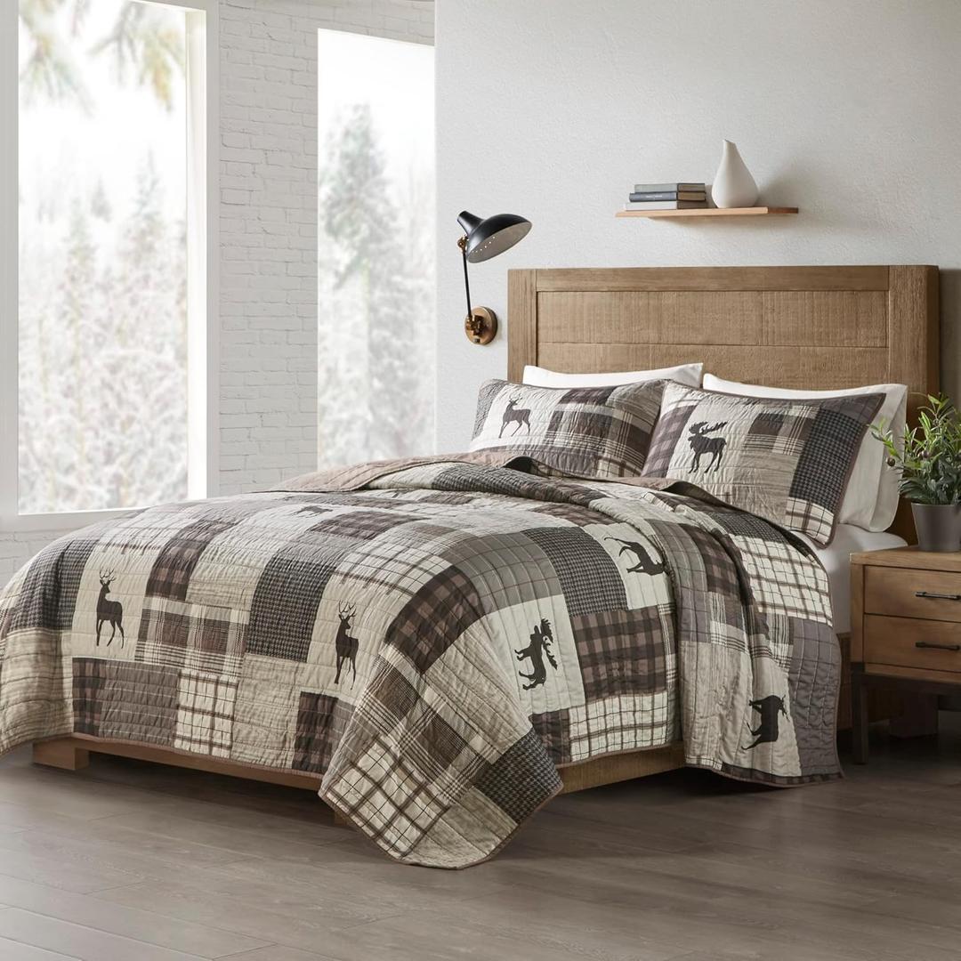 Woolrich Reversible Quilt Set - Cottage Styling Reversed to Solid Color, All Season Lightweight Coverlet, Cozy Bedding Layer, Matching Shams, Oversized Full/Queen, Woodshed Moose Brown