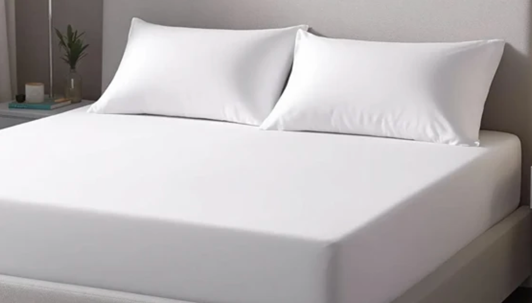 UTOPIA
BEDDING &
SIZE: FULL - 8 INCHES