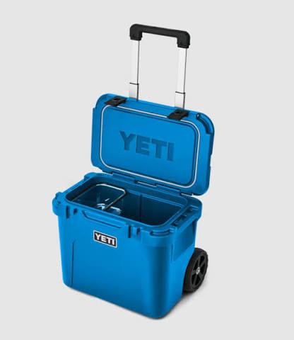 ROADIE 32 WHEELED COOLER Blue