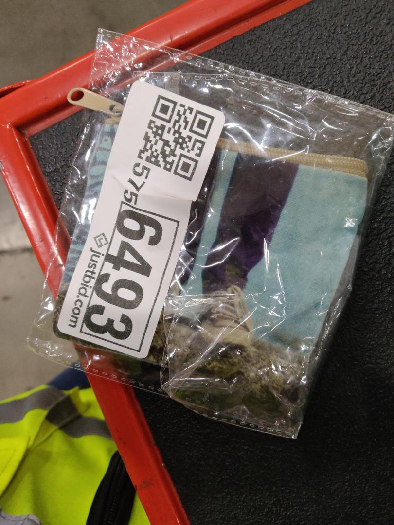 Natural Hemp And Gheri Made Bi-Fold Slim Wallet. Thin And Stylish Sweat Resistance. Multiple Card Slots Pockets, Unique Hand Made Craftmanship.