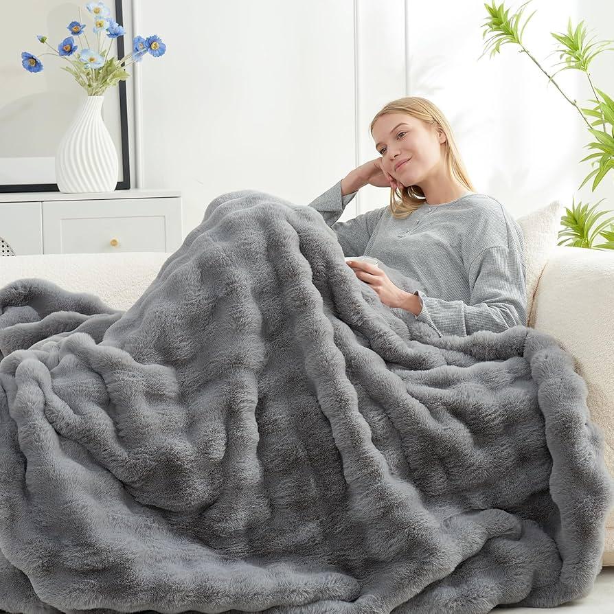 Litanika Faux Fur Throw Blanket for Couch, Fuzzy Soft Plush Thick Bubble Blanket for Sofa Bedroom Living Room,50 * 60 Inches Light Grey