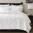 palassio White 100% Cotton Quilt California Cal King Size Bedding Sets with 2 Pillow Shams, Textured Oversized Lightweight Bedspread Shabby Chic Coverlet, Soft Bed Cover for All Season, 3 Pieces