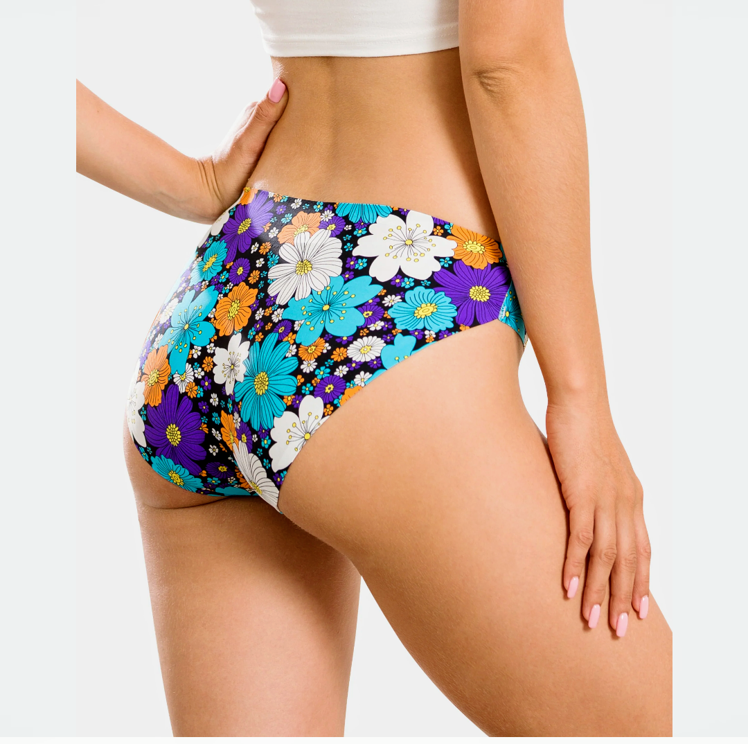 ALTHEANRAY Women’s Seamless Hipster Underwear No Show Panties Soft Stretch Bikini Underwears Multi-Pack
. size L.