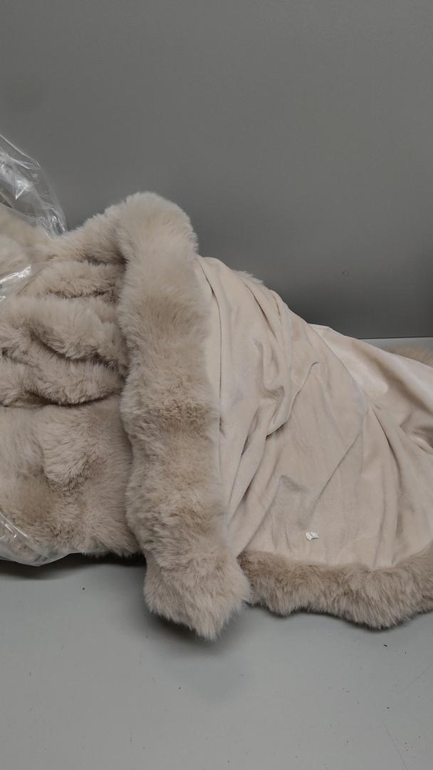 dusty pink blanket